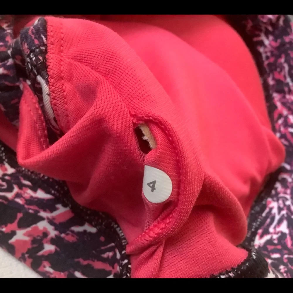 Lululemon energy bra long line burgundy splatter size 4 yoga athletic sport bra